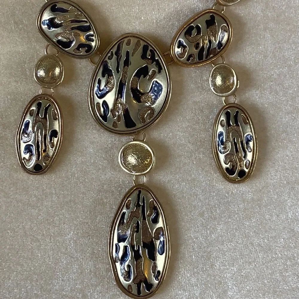 C Vintage Woman Necklace - Picture 5 of 10